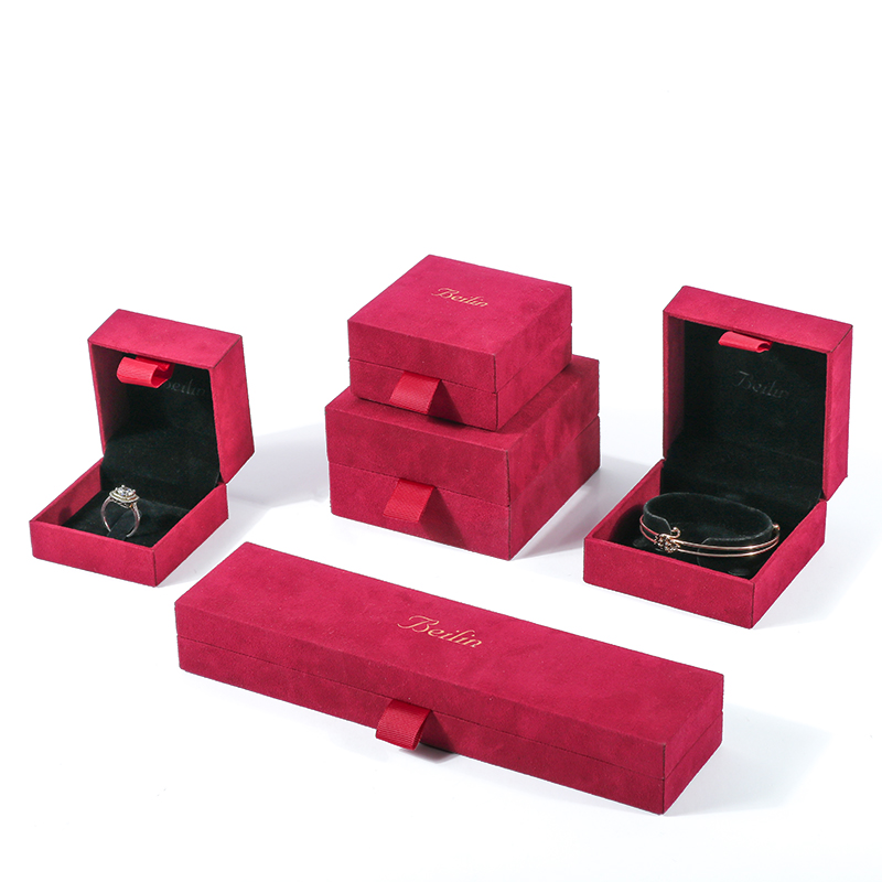 Wine Red Flannelette Clamshell Jewelry Box